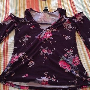 Long sleeve v-neck cold shoulders